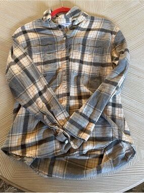 Old Navy Plaid Button-Down Shirt in Gray and Cream
